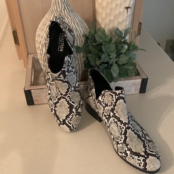 Kenneth Cole Reaction booties size 9 - Picture 1 of 5